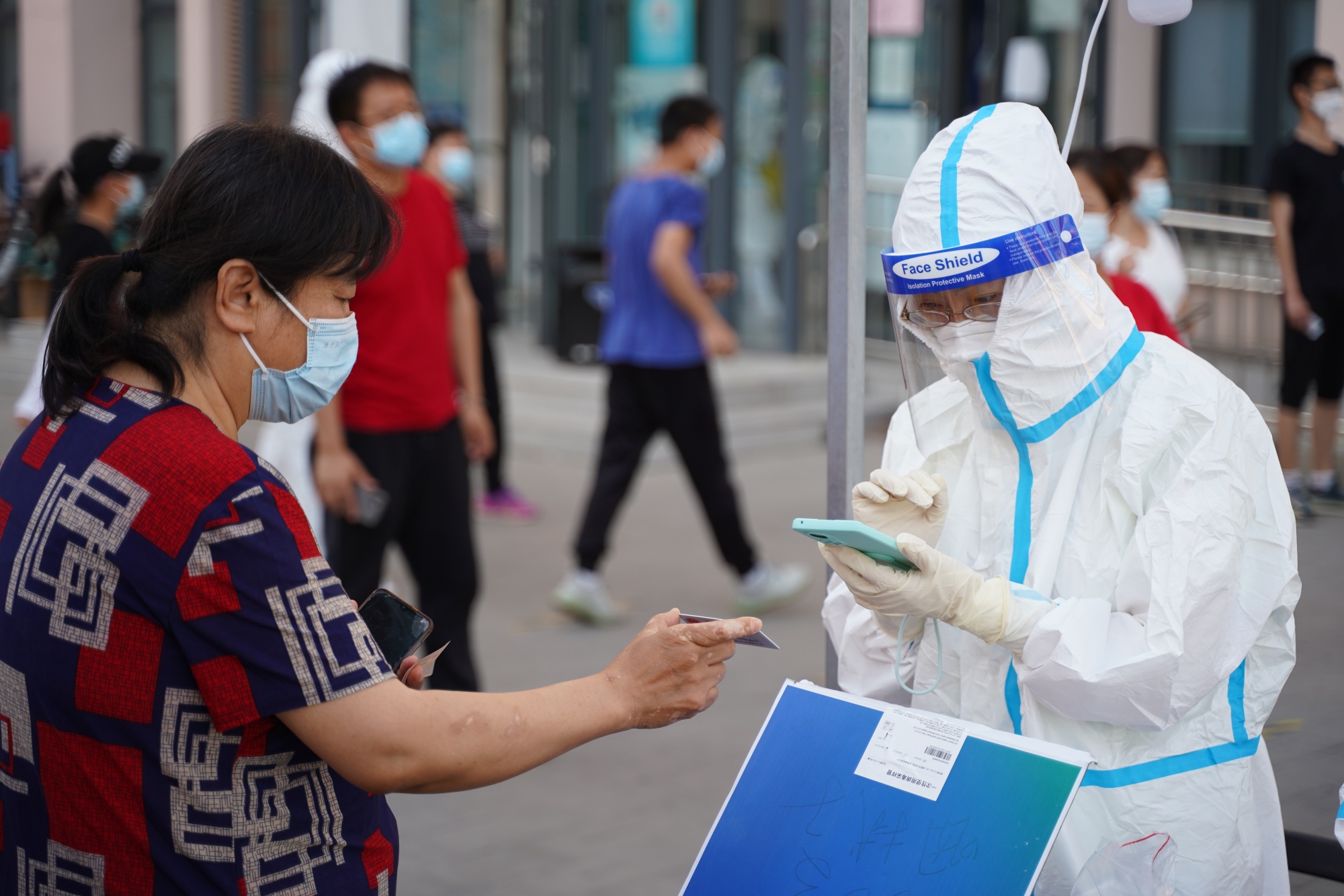 “低风险地区进京须持7日内核酸证明	” 低风险地区人员进返京不需7日内核酸证明？-第1张图片