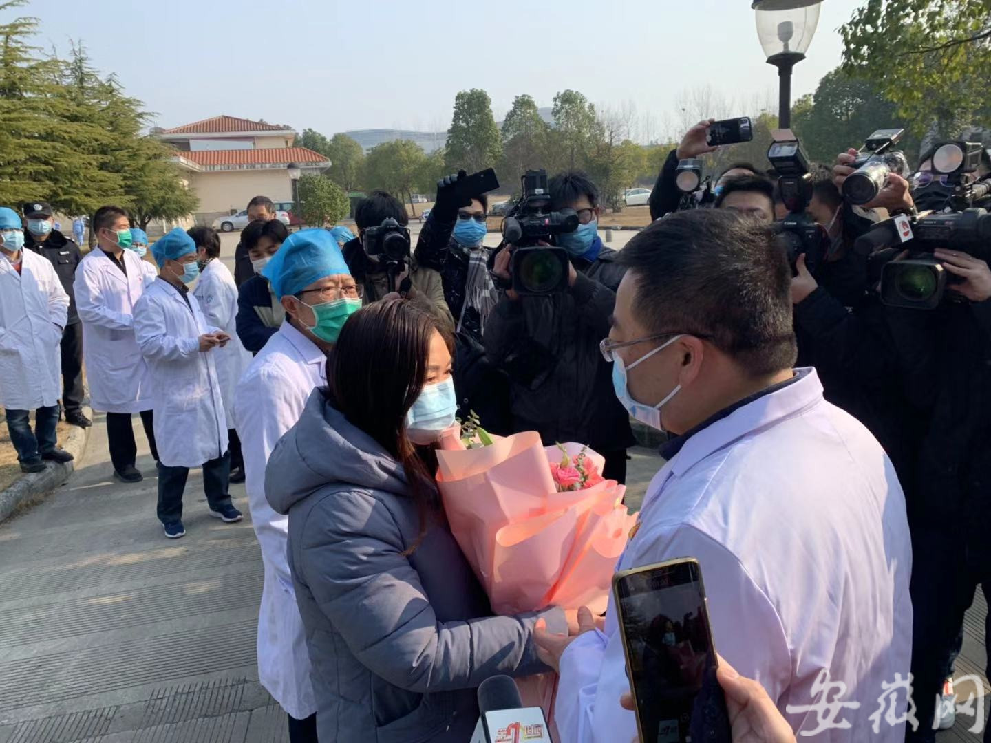 又一医院检出200多例阳性〃两医院14人感染新冠-第2张图片