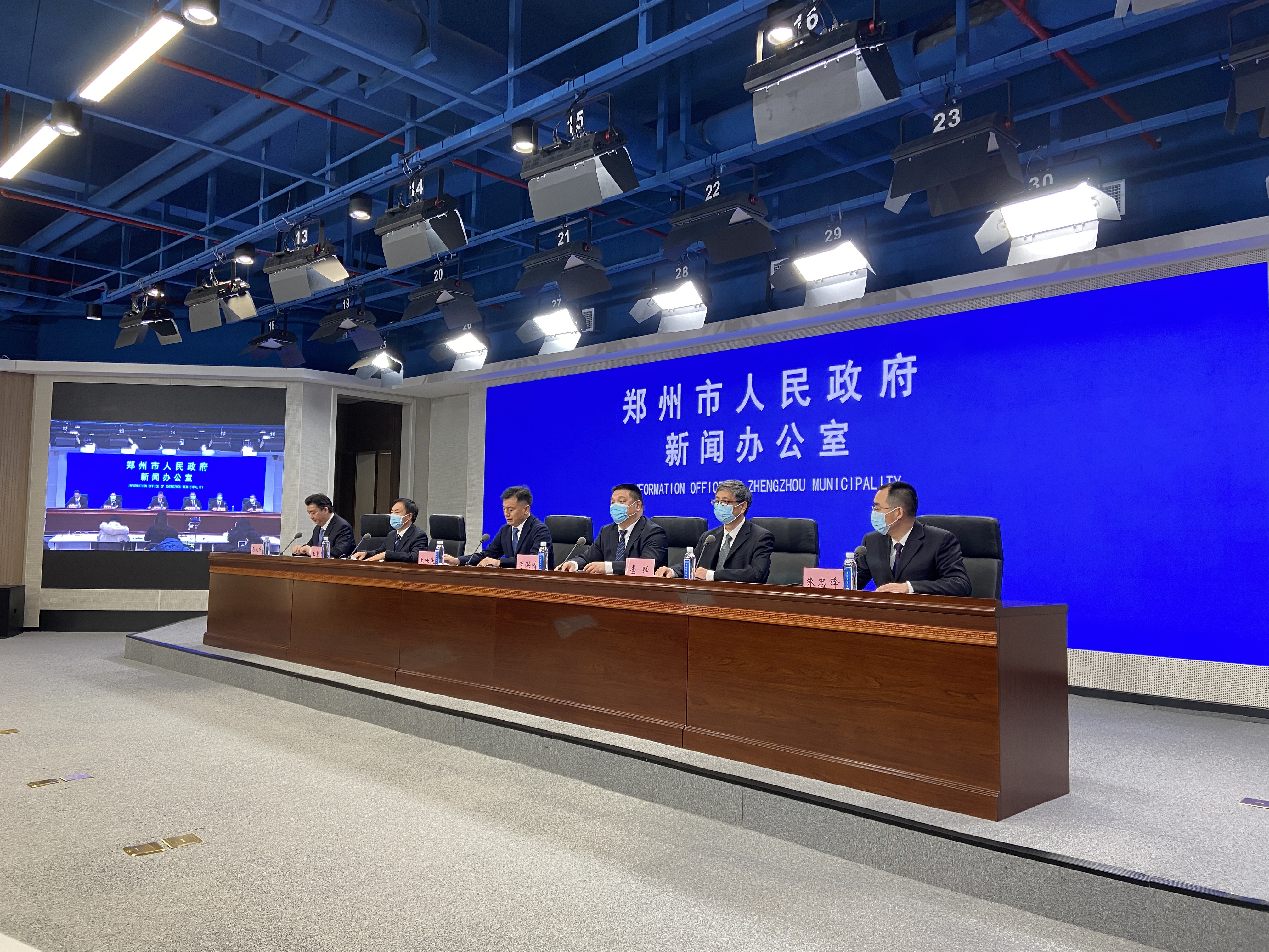 “郑州宣布调整管控区域	” 郑州5处防控区调整为封控？-第2张图片